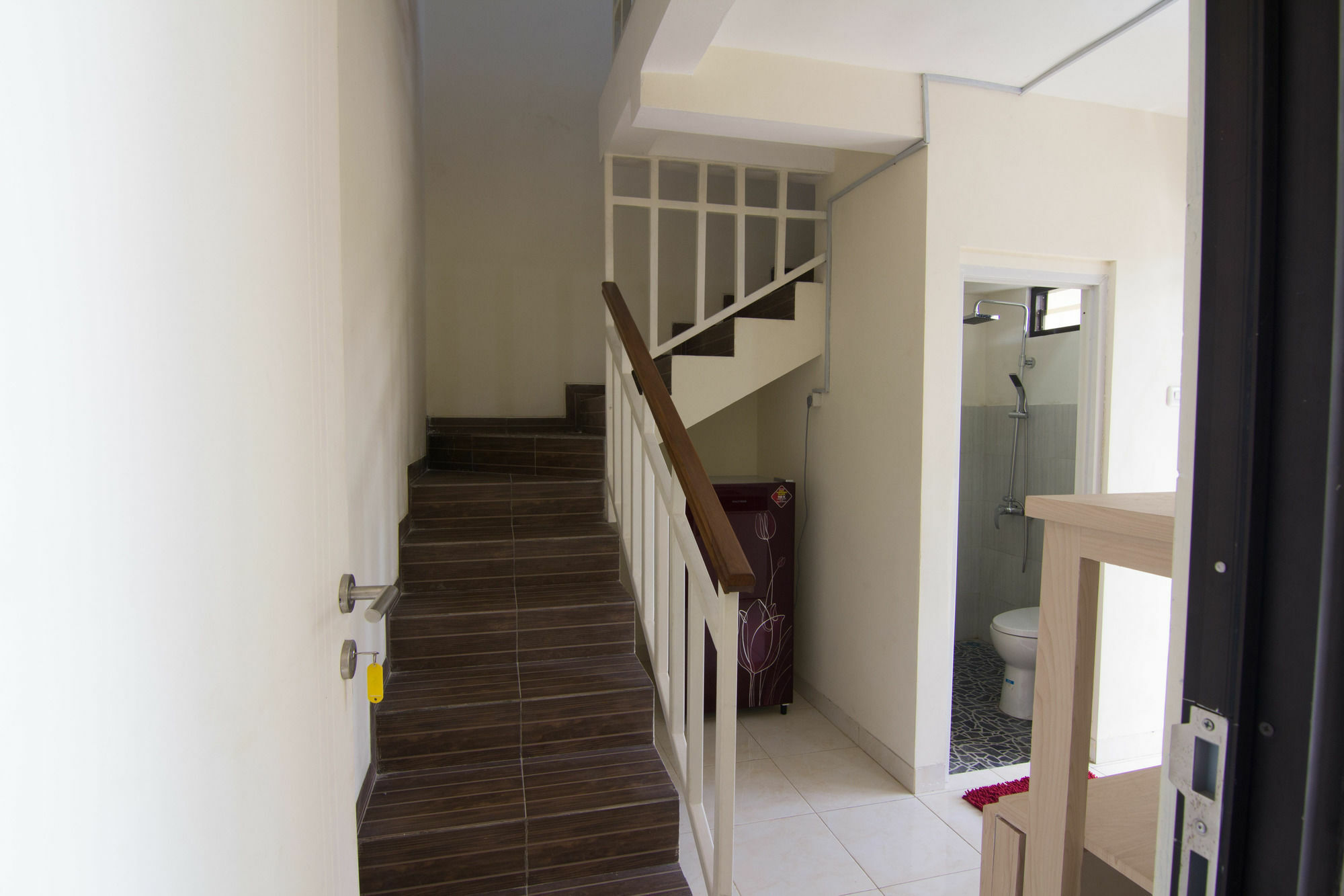 Reddoorz @ Mayjen Sungkono Surabaya Exterior foto