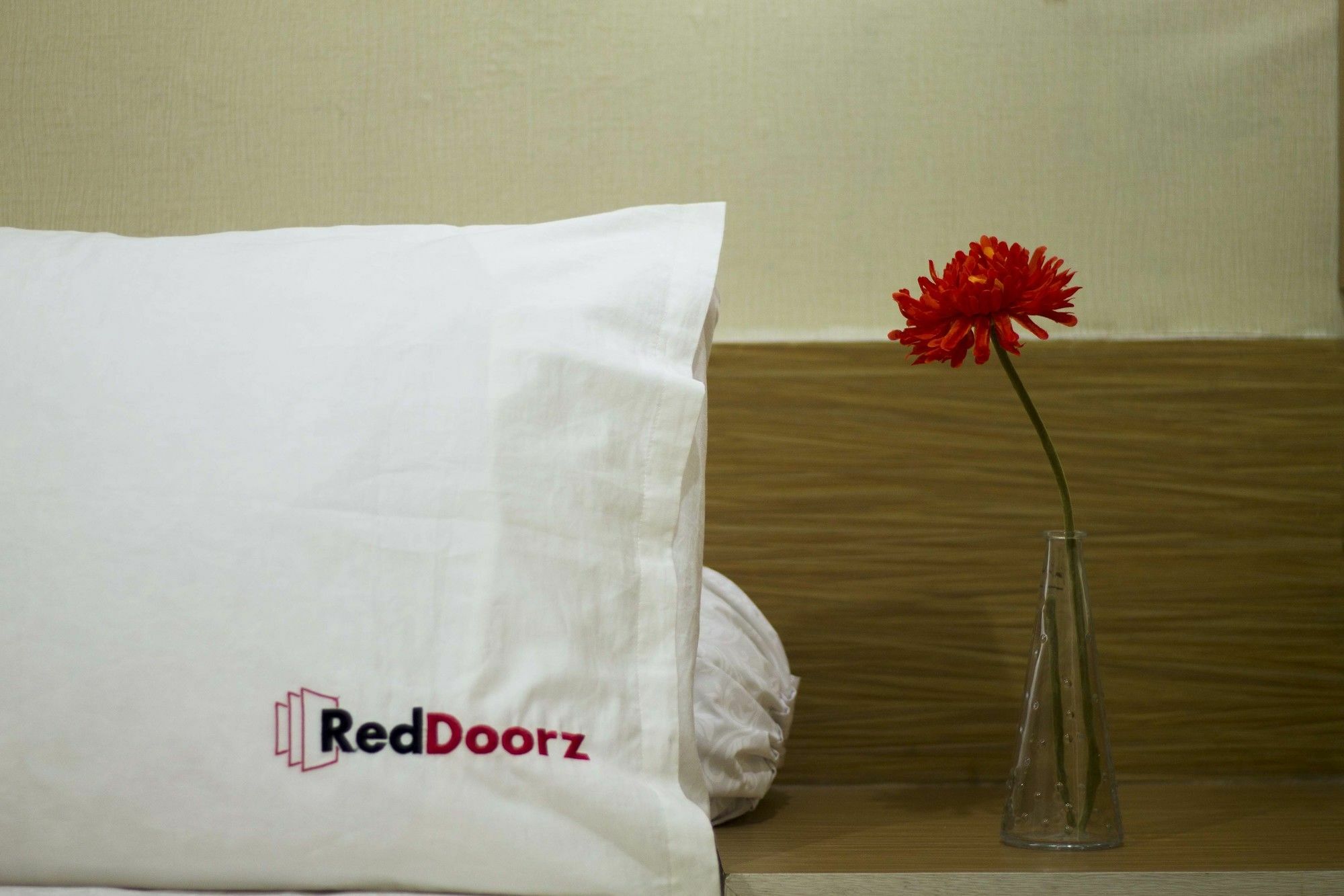 Reddoorz @ Mayjen Sungkono Surabaya Exterior foto