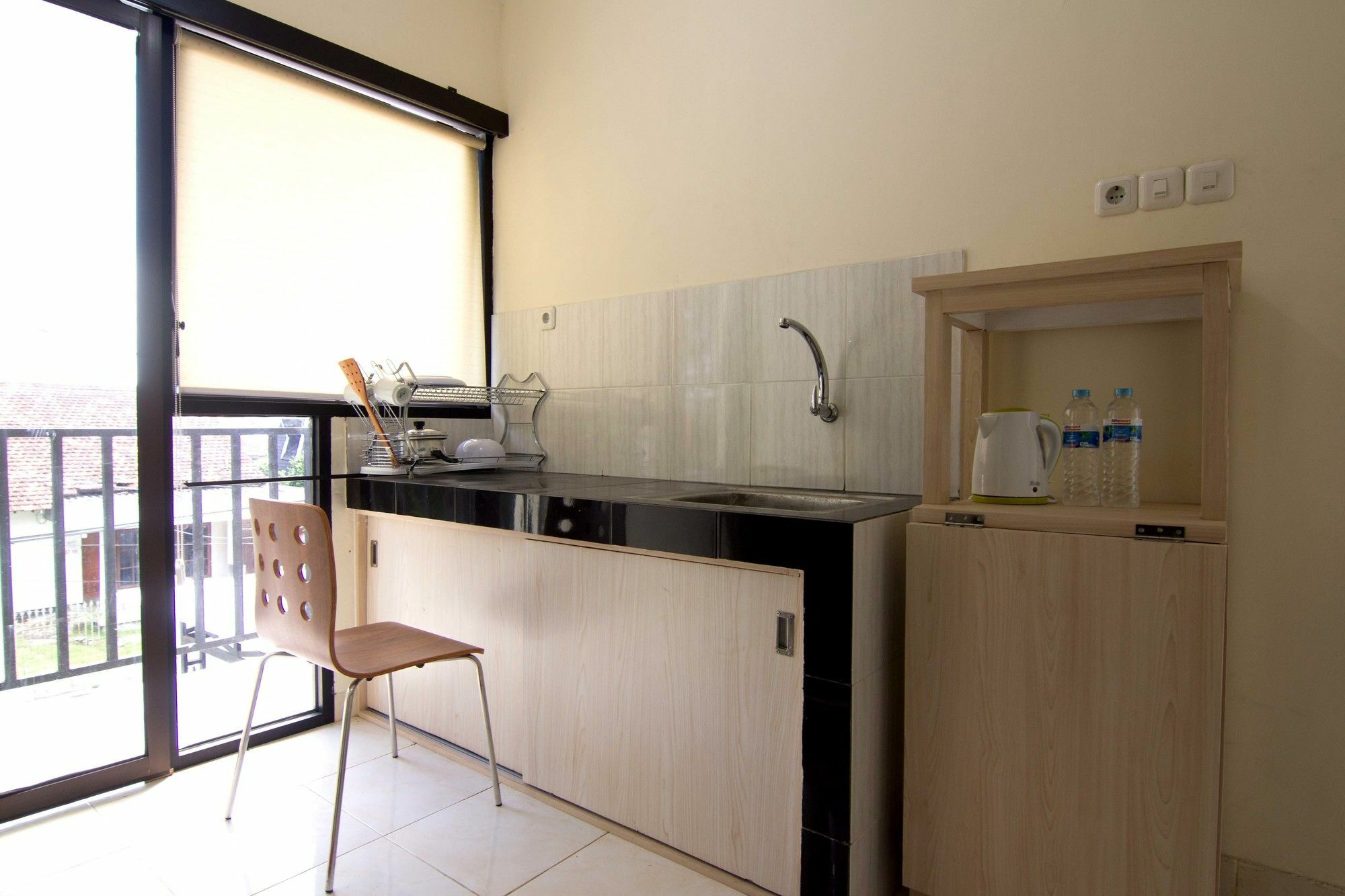 Reddoorz @ Mayjen Sungkono Surabaya Exterior foto