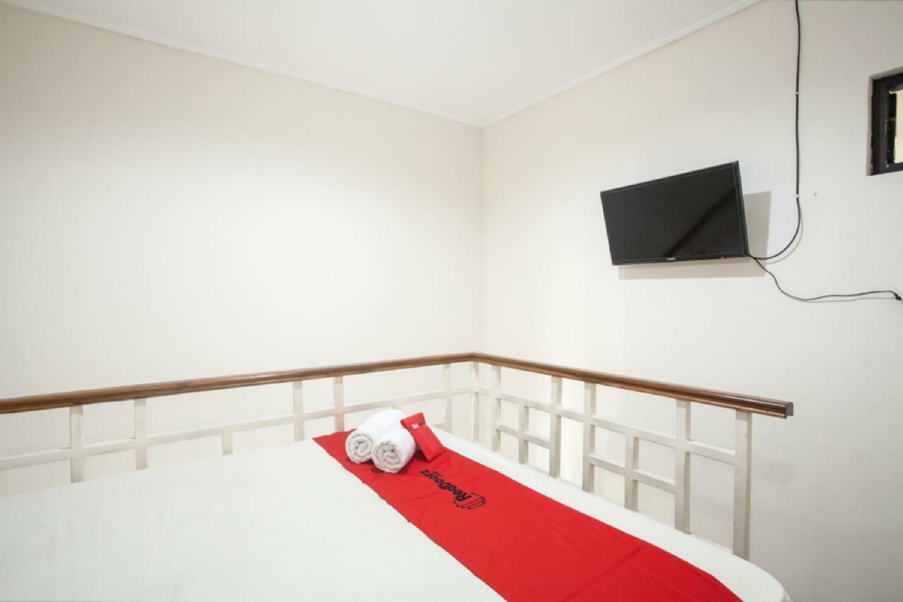 Reddoorz @ Mayjen Sungkono Surabaya Exterior foto